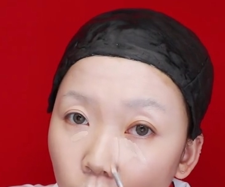 成年版|小姐姐仿妆蜡笔小新,开始操作很新鲜,看到最后这是成年版的吧