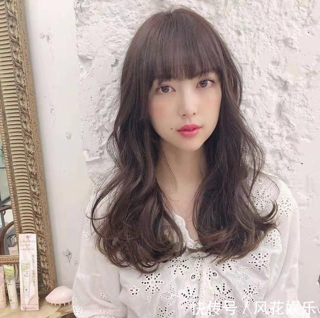 发色 35岁左右女人适合什么发型？三组时尚减龄的日系发型，简单显气质