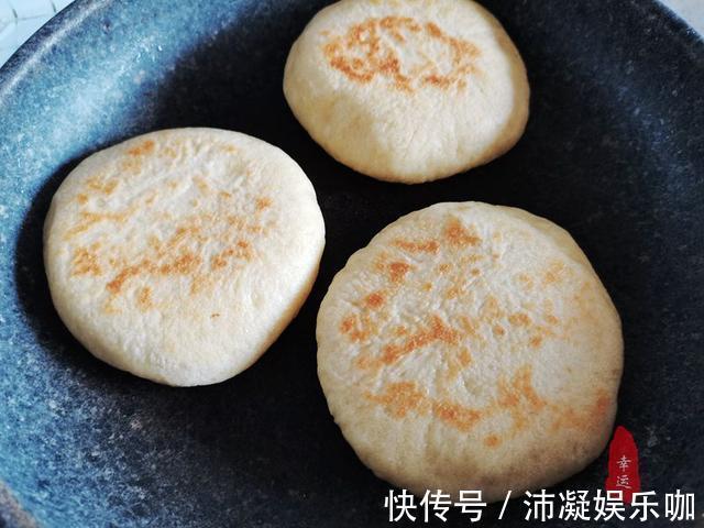 紫甘蓝|这个饼凉了也不会硬，天热了吃这样的饭菜，不会让你出汗哦