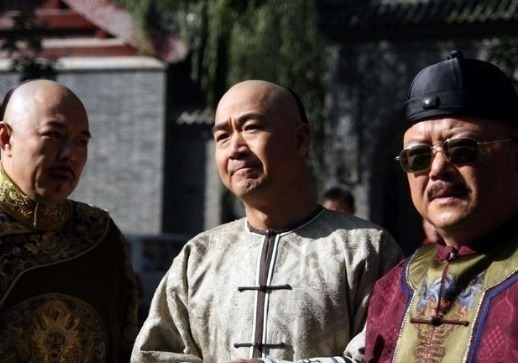 火葬场&火葬场门口一对联”进来一个人,出去一个盒“,下联还怪渗人