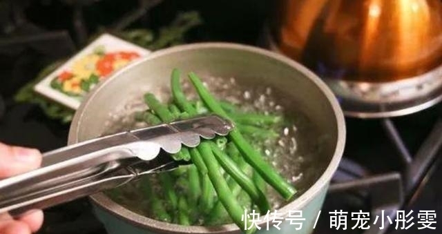 焯水|吃这4类食物必须要焯水，为了家人的健康，再懒也不能省这1步