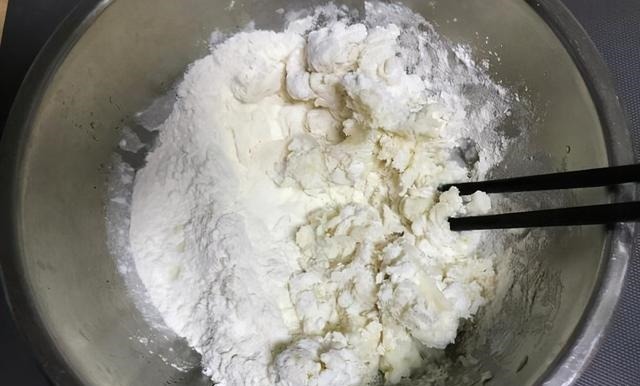 烙饼怎么做才好吃？和面这一步做好，烙饼柔软又筋道，凉了都不硬