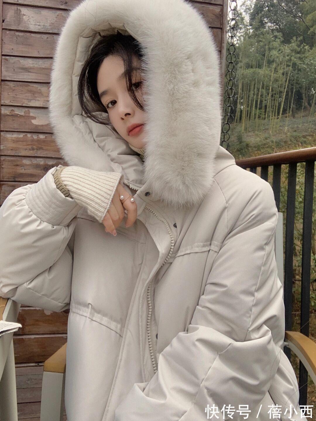 搭配 冬季穿什么“简约又保暖”?首选羽绒服,搭配半身裙或裤子都好看