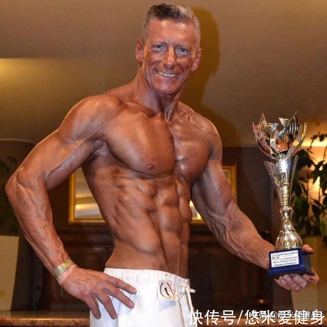 胖子|55岁的意大利大叔，从一个胖子练成肌肉男，依靠健身实现身材蜕变