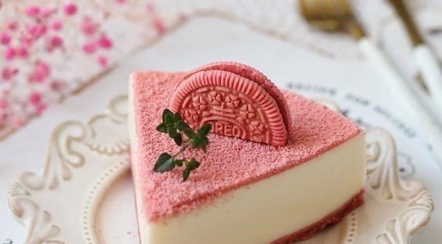 这蛋糕用酸奶和牛奶就能做,免蒸烤,入口即化,好吃不上火