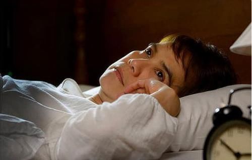 潮热|45岁左右的女性容易失眠，或与荷尔蒙分泌有关，应该如何进行缓解