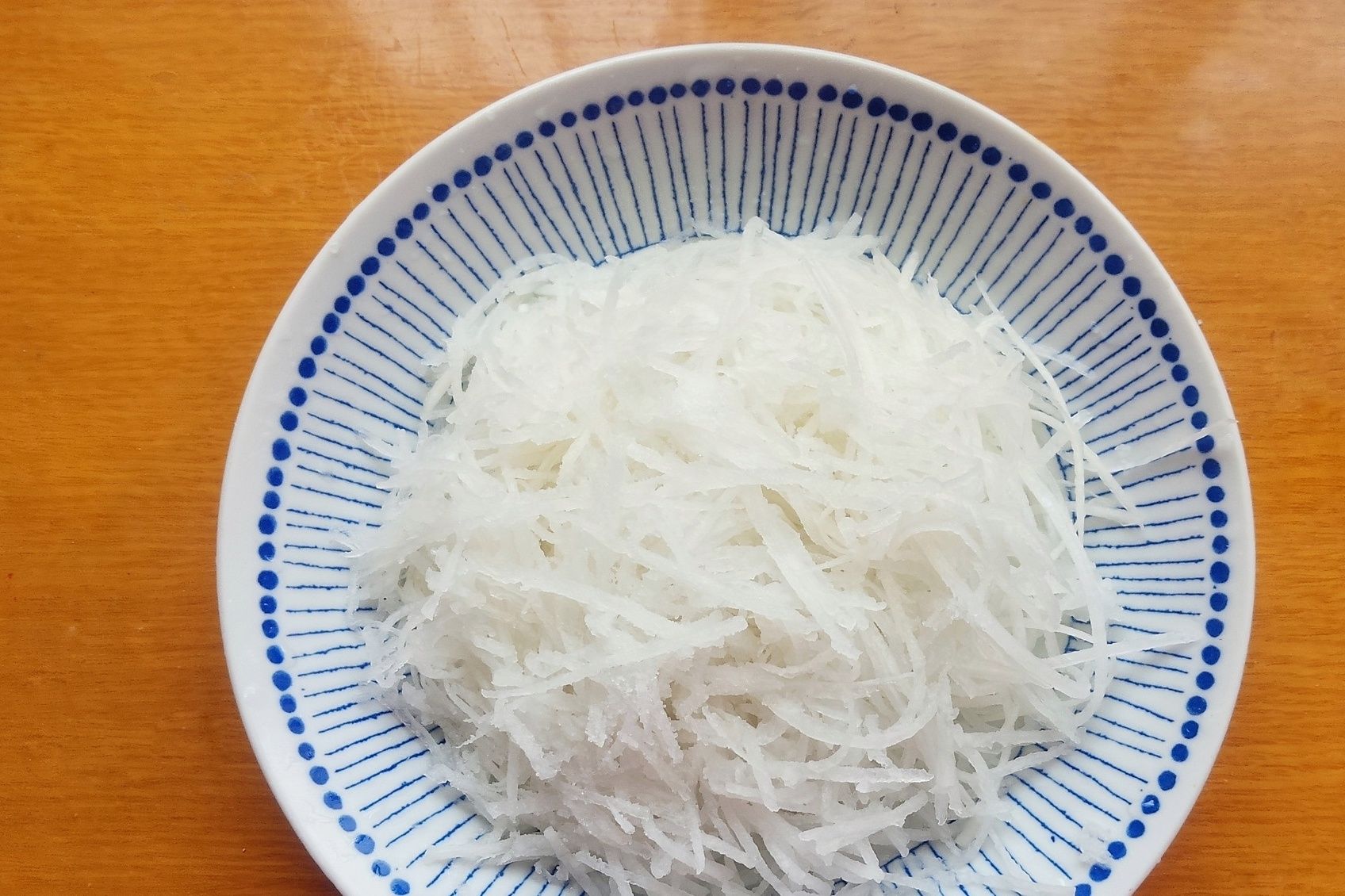 它是秋天的应季菜,做成早餐饼,简单快手又美味,我家最近常做它