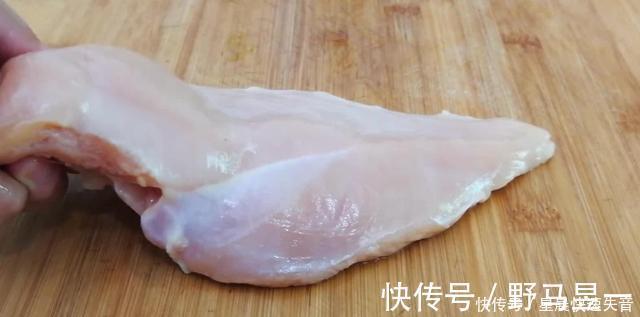 蒸米粉|8块钱的鸡胸肉，按这方法做，外酥里嫩，来客人就是一盘压轴菜