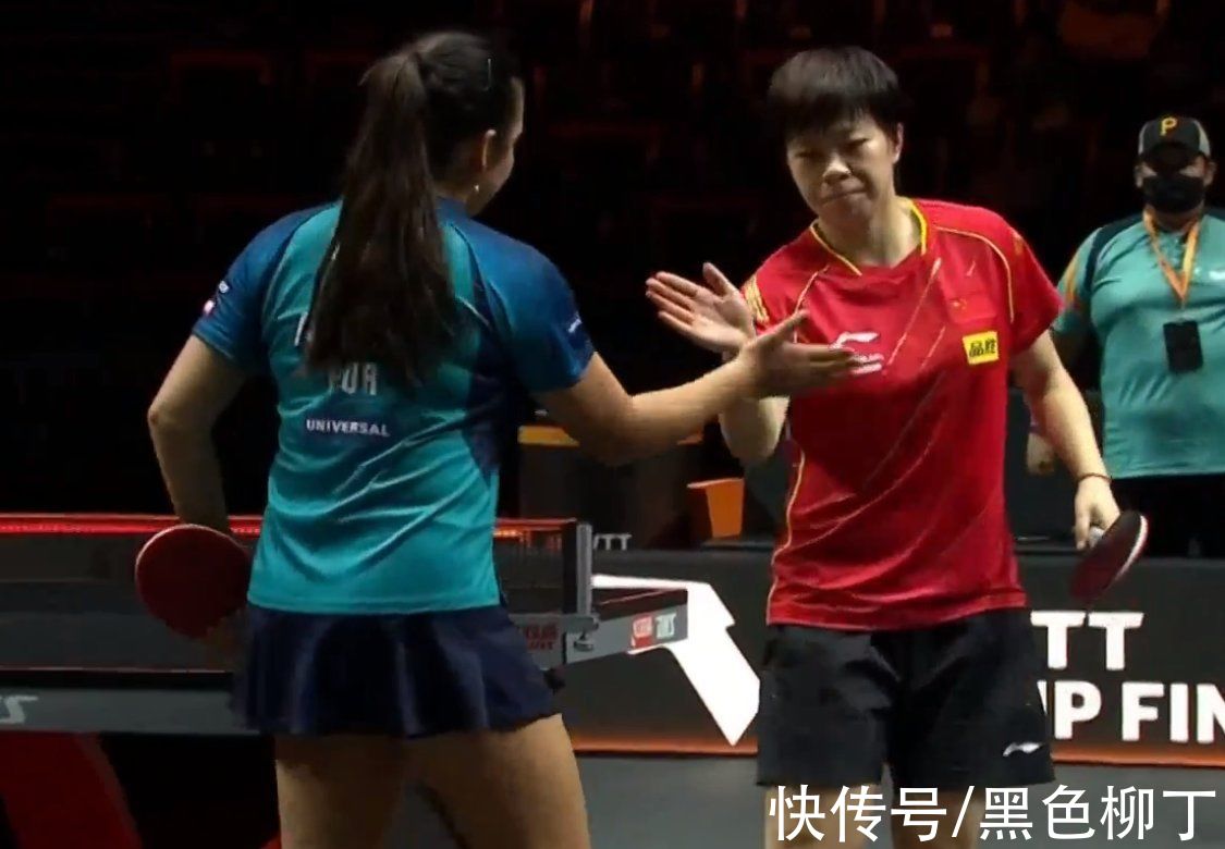 王艺迪|3-1！国乒迎世界杯决赛首胜，“打跑”伊藤的24岁名将与对手拍手