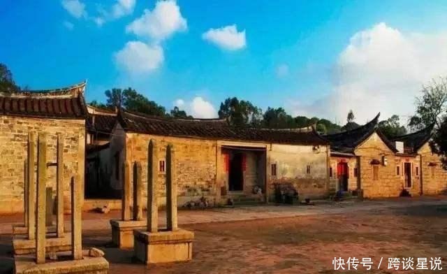 红色|中国一村庄,风俗奇特,男女结婚时必须要穿白色衣服,不能穿红色