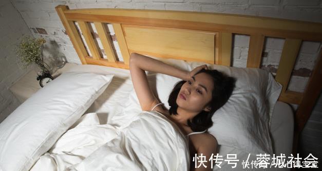 褪黑素|失眠也会吃出来？提醒：遇到“3黄”尽量少吃，助你摆脱失眠困扰