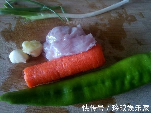 肉丝|此三种一起炒，3分钟就出锅，常吃眼睛明亮，拌米饭特别香