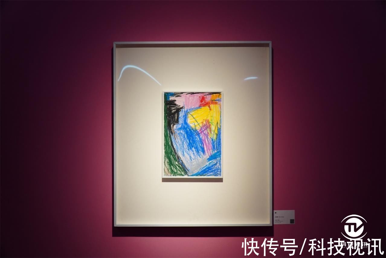 助阵&让艺术更加惊艳 海信显示屏助阵欧阳娜娜艺术展