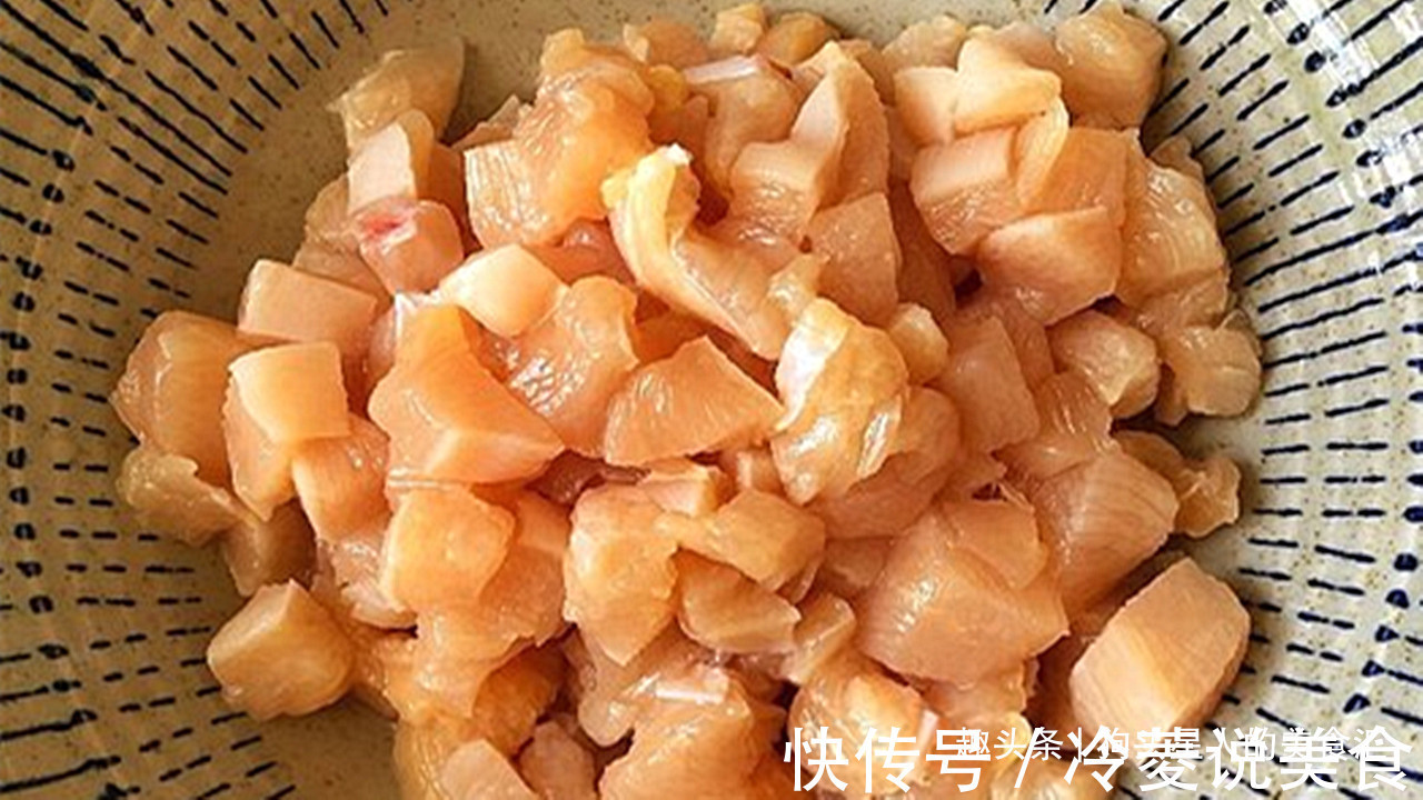 鸡肉饼用这个方法做就够了，外皮香酥脆，内馅鲜美多汁，太香了！