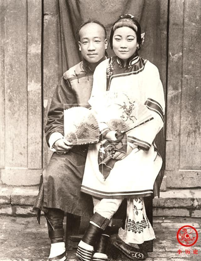 令人|晚清老照片:沈阳城内这一幕令人愤怒,年轻夫妻亲密合影