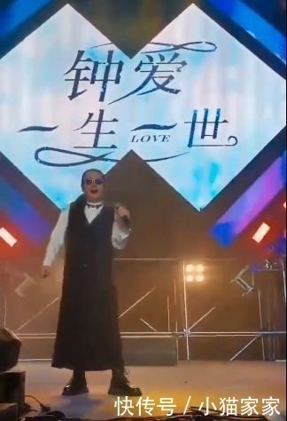 58岁黄安路边摊吃木桶饭!大方分享价格自嘲,曾穷到靠女人吃饭