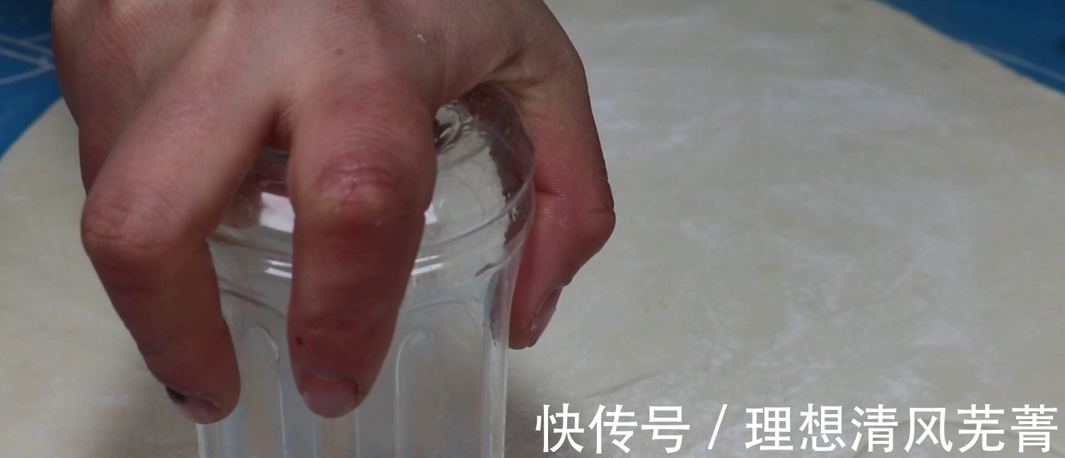 饺子皮|饺子皮别一个个擀了，找一个塑料瓶，一秒一个，超简单实用！