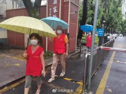 车队|大风大雨中爱心车队从不缺席