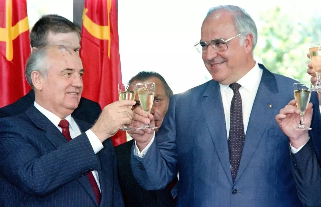 首都|西德比东德富裕得多，为何统一后的德国，却把首都定在东德地区