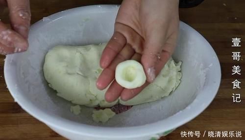 土豆最新做法,不炒也不炖,口感爽滑有嚼劲,比吃大鱼大肉还过瘾