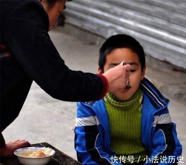 家庭教育|刘思琦：每月花费过万，16岁还要家人喂饭，如今完成华丽蜕变