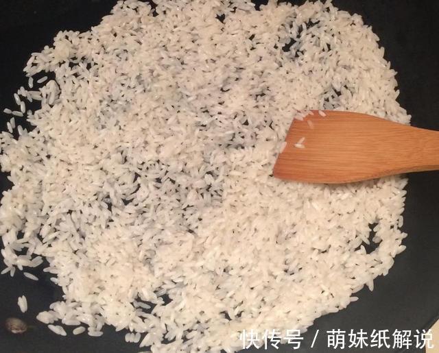 减脂|大米别再蒸饭吃了,炒一炒泡水喝,刮油又减脂,天然便宜没副作用