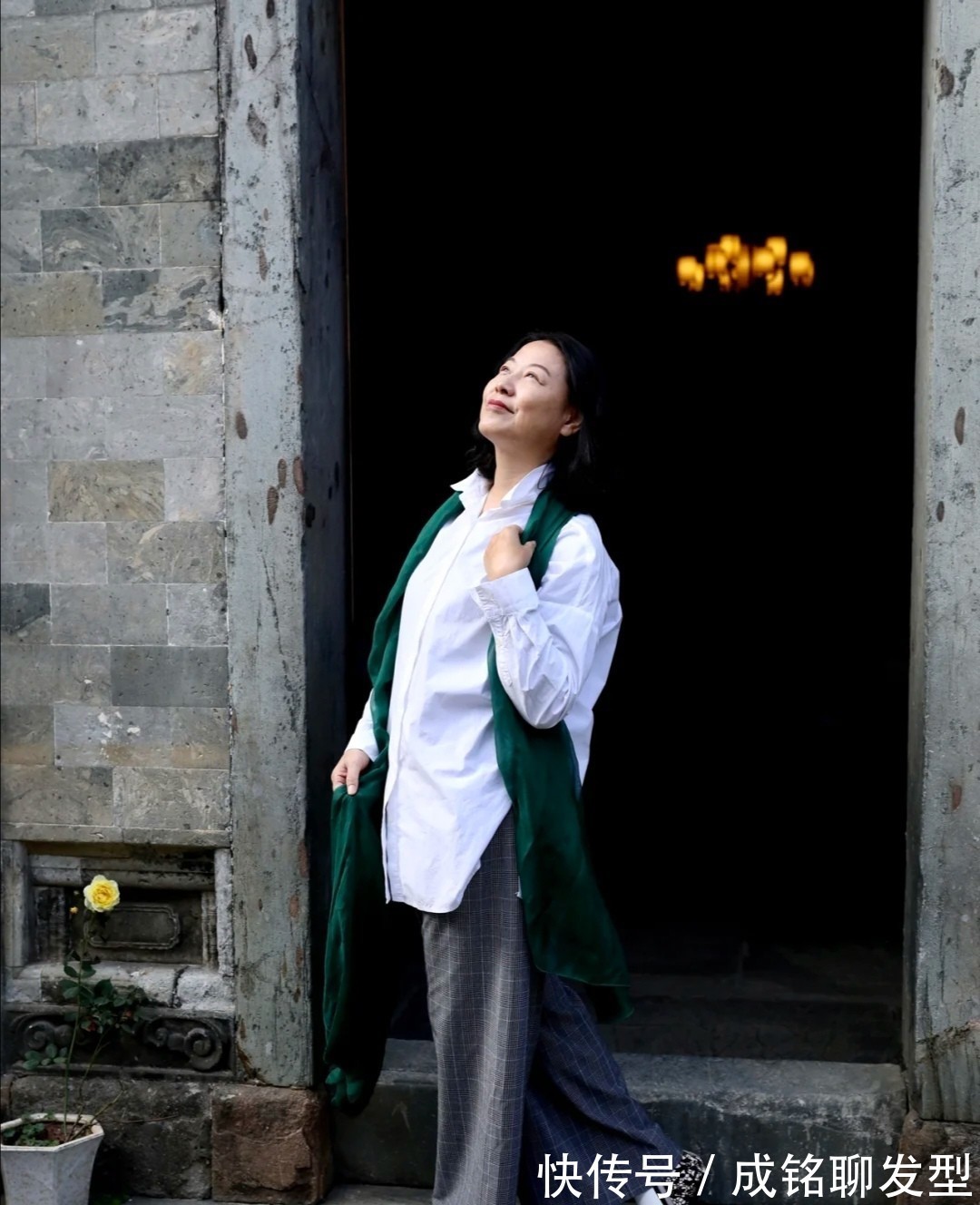 彩色|这才是60岁“妈妈辈”的穿搭,真实自然又接地气,优雅大气有品位