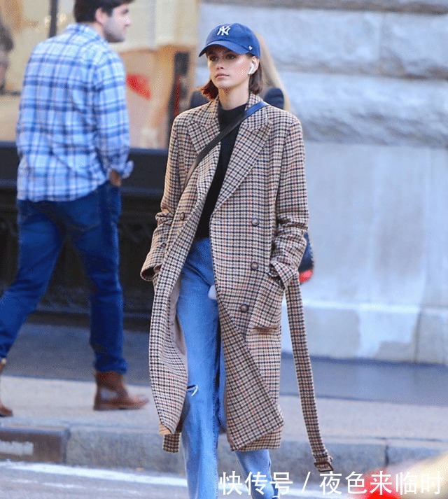 场面|见过大场面的女人,大衣很少配打底裤,不得体!看孟晚舟你就懂了