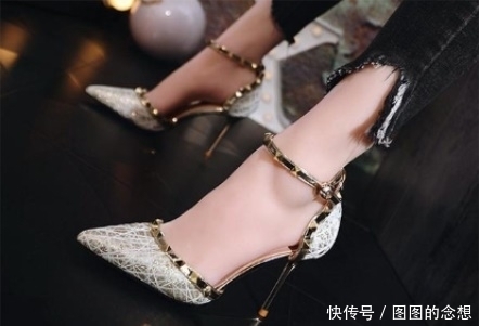 细跟鞋它就赋予女人一种自信,一下子就能吸引别人的目光