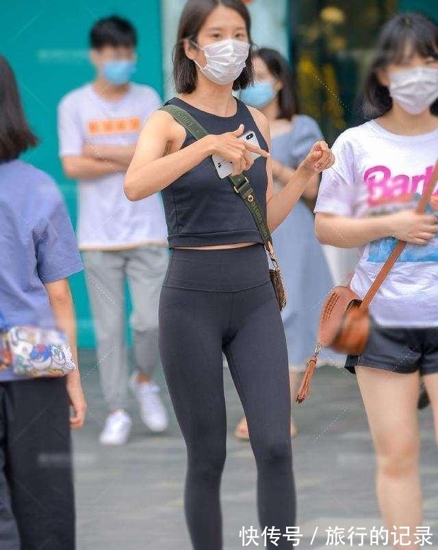 减龄 华丽优雅的瑜伽裤减龄时髦有气质，透出不凡的格调，精致生动！