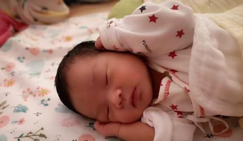 老一辈|新生儿8斤好还是5斤好老一辈的福娃观念落伍了,别沾沾自喜了