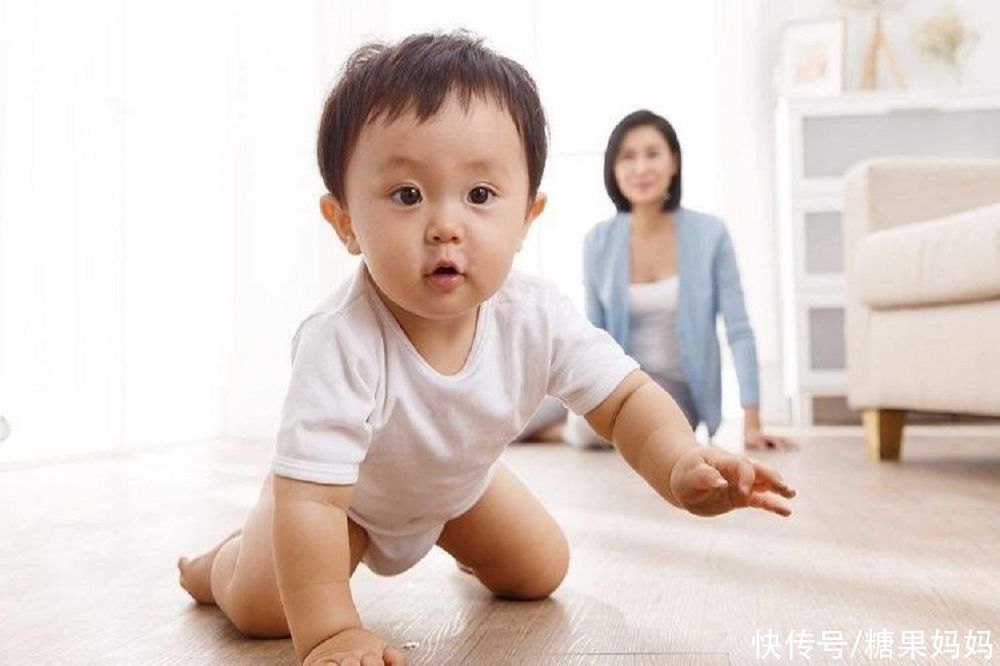 老人|宝宝在夏季是否穿袜子,宝妈和老人意见不同,哪个才是正确的?