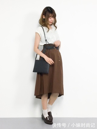 喇叭裙|可以搭配袜子穿的办公休闲装穿搭