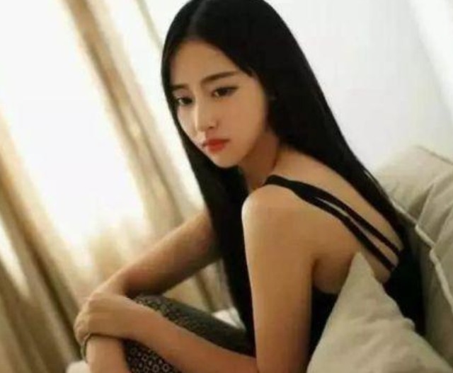 妈妈|49岁奶奶被误认为是孙子的妈妈,因“太年轻”走红,爷爷不放心了