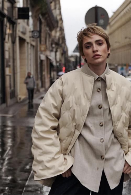  高级|穿大衣和羽绒服只知道选黑色？2020流行色来了，好看又高级