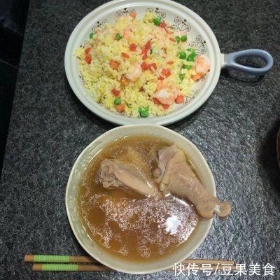 虾仁炒饭这样做，隔壁小孩都馋哭了