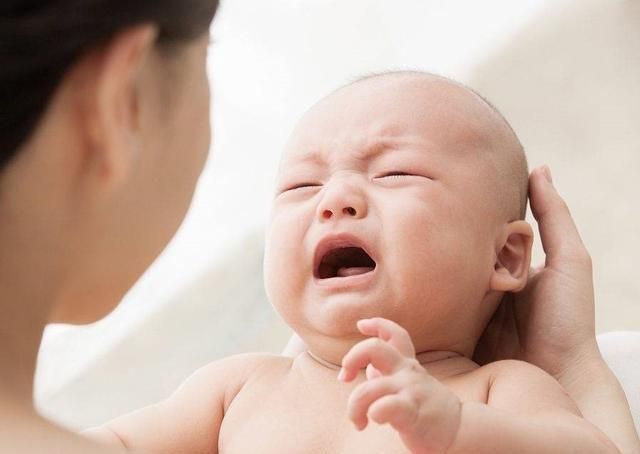 喂养|同天出生,“喝母乳”和“喂奶粉”的宝宝,3个月后差距一目了然