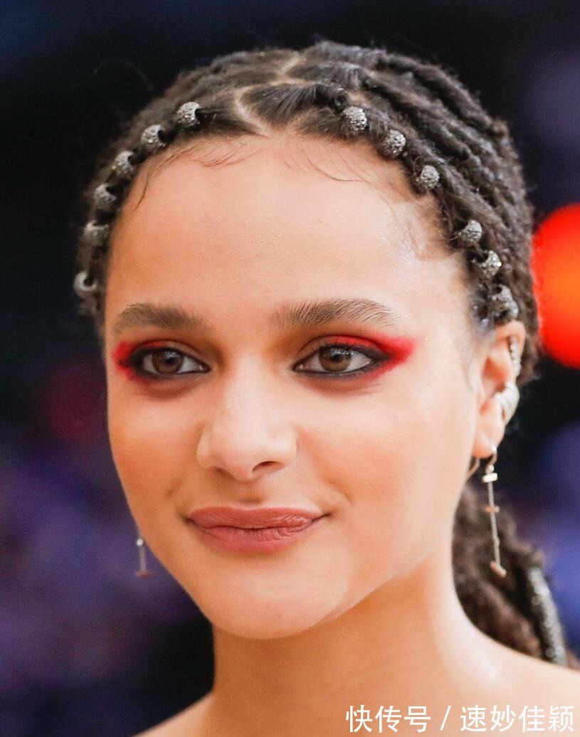 棒球服|嘻哈风必备发型,脏辫造型逐渐走向潮流,炫酷又帅气