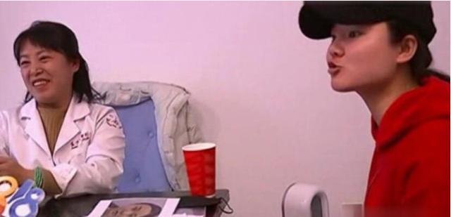 女子 女子花2万元整容,结果脸部肿成猪头,医院:这属于正常情况