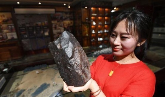 国家曾五百万一斤收这石头,有姑娘捡了四百公斤,后来怎么样了