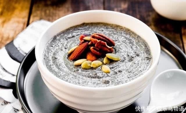 早上長(zhǎng)期喝一碗黑芝麻糊，對(duì)身體有3大好處，早知道早受益