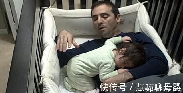 孩子|爸爸一觉醒来发现“娃丢了”,找了一圈,看到孩子后顿时感到后怕