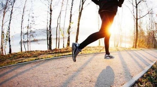 燃脂|晨跑和夜跑，哪一个更利于燃脂减肥？本文详细带你了解一下