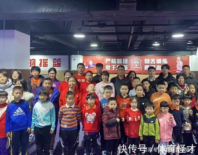 恩师|感恩!陈梦春节带爸妈看望恩师,与妈妈对打很热闹,国乒师妹露面