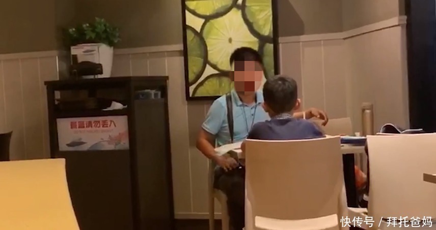 一幕|肯德基里的这对父子发生令人“窒息”的一幕:为什么有些孩子,一辈子都富不起来?