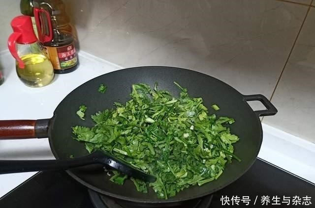 老公带小姑娘回家吃饭,我做了一桌菜招待,她惊讶的“三观”尽碎!