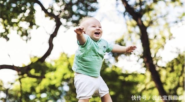 添加|宝宝在1岁前要多喂这类食物，将来说话早、发音准，宝妈早知早好