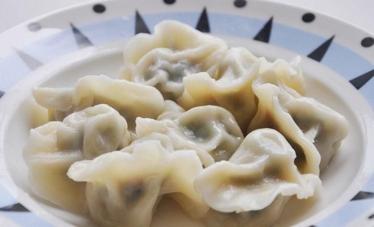 煮饺子,到底要不要盖锅盖很多人做错,难怪饺子老破皮