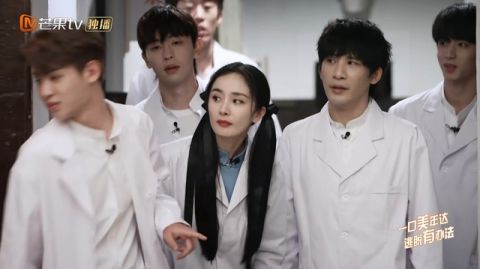 密逃3|《密逃》何炅再度加盟表现不佳？将机会让给刘耀文，人品高下立见