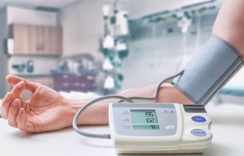 心脑血管病|血压刚超过140/90，要不要用降压药？如果是六七十岁的老年人呢？